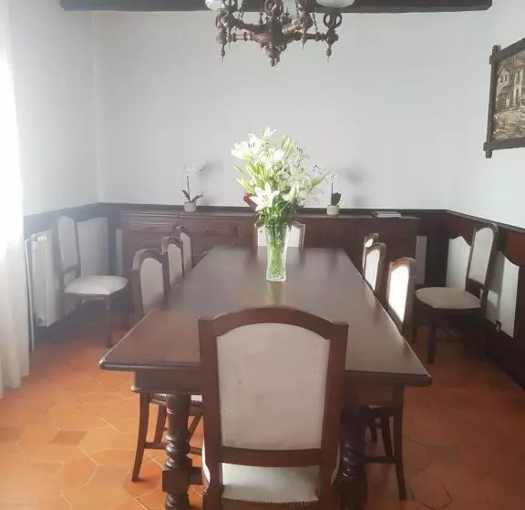 تختخواب و صبحانه Cargal Leiria