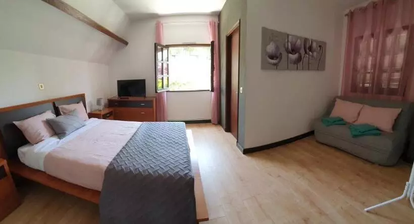 تختخواب و صبحانه Cargal Leiria