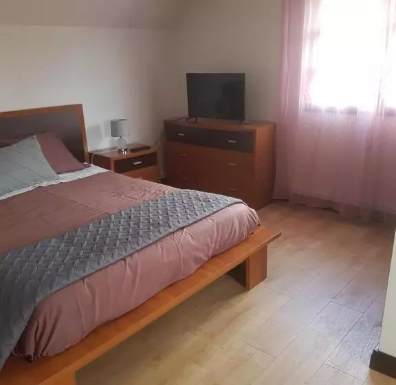تختخواب و صبحانه Cargal Leiria