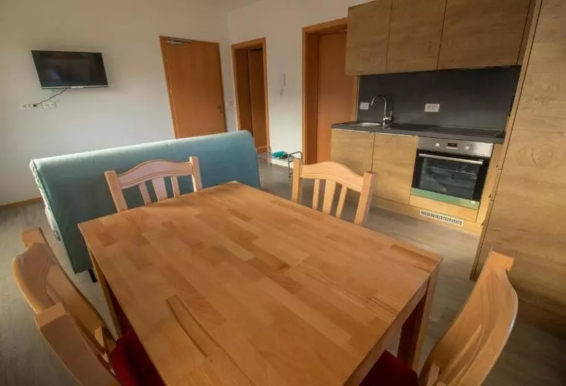 پانسیون Apartments & Rooms Pr  Skalovc