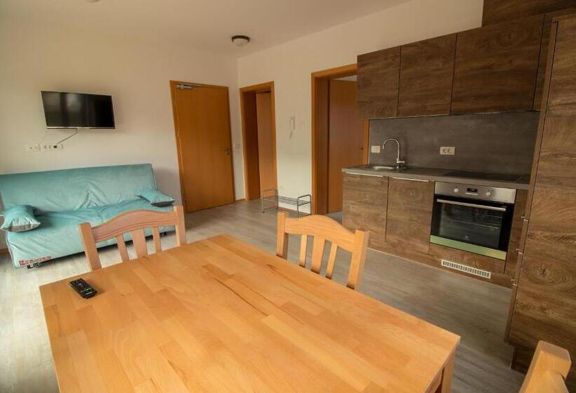 پانسیون Apartments & Rooms Pr Skalovc