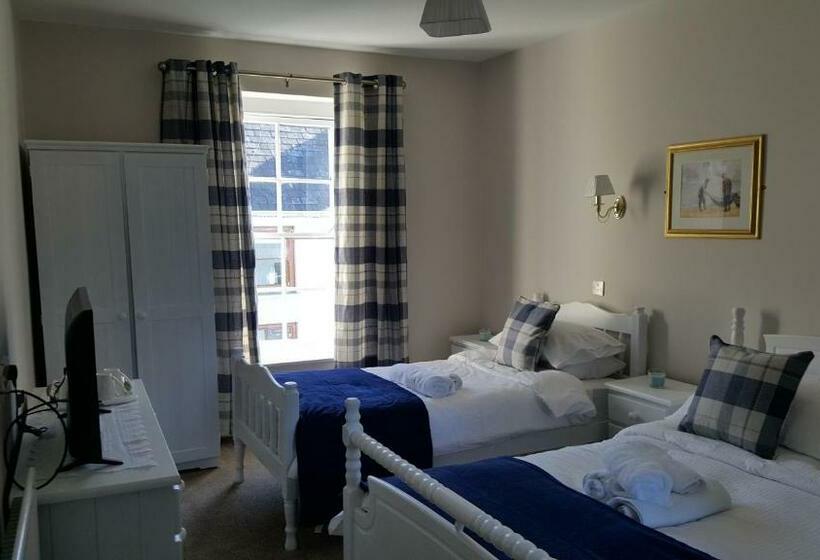 צימר Central Bar Guesthouse