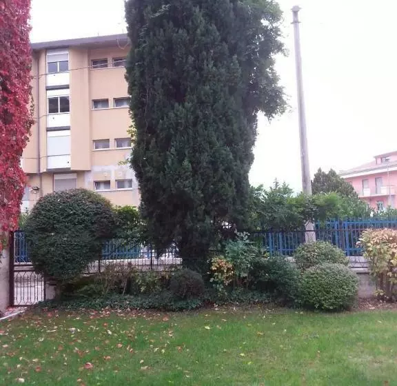 تختخواب و صبحانه Maison Lavande