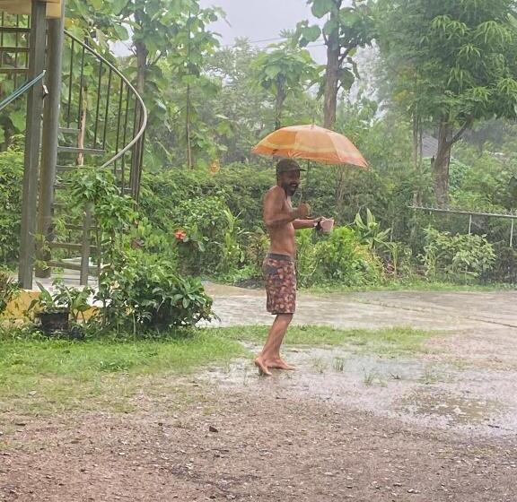 הוסטל Jj&j Garden