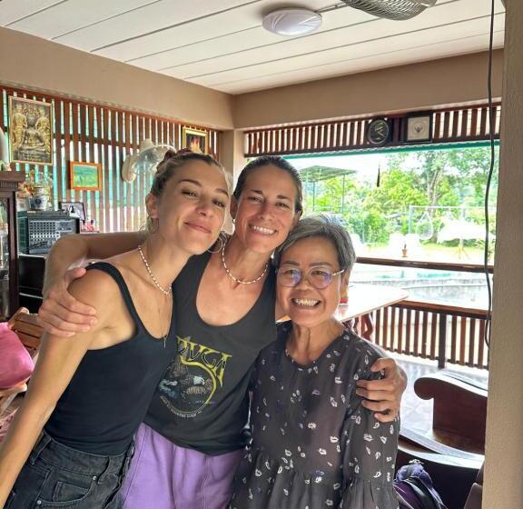 הוסטל Jj&j Garden