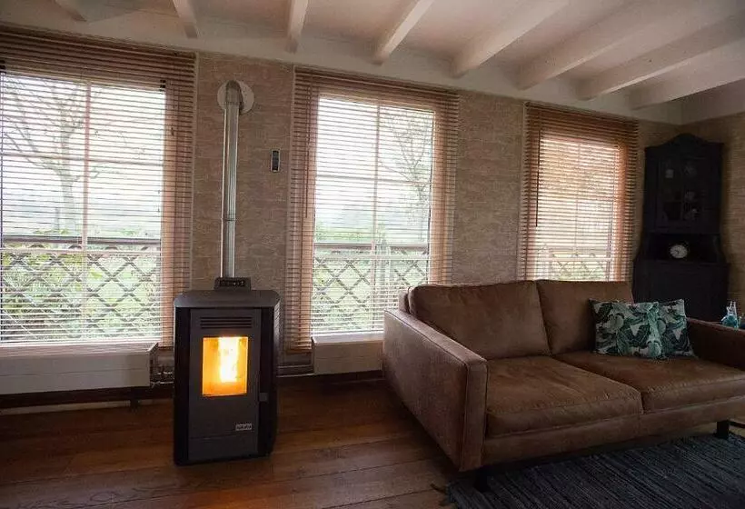 Aamiaismajoitus (B&B) Ons Tuinhuis