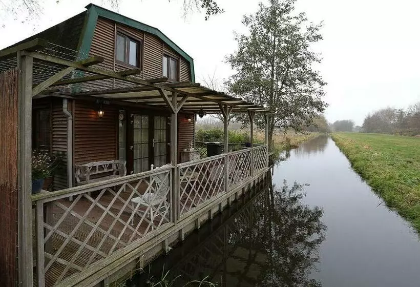 Aamiaismajoitus (B&B) Ons Tuinhuis