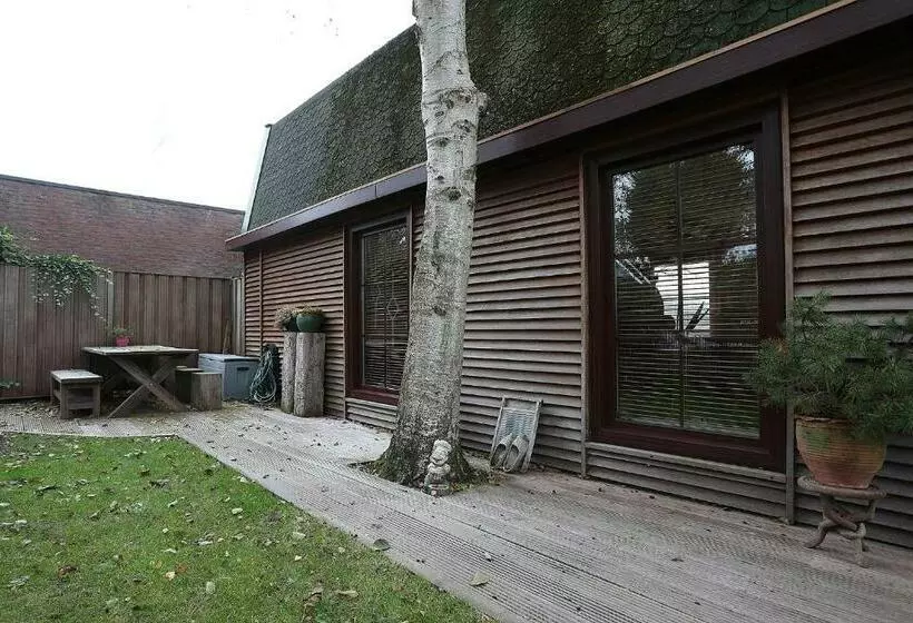 Aamiaismajoitus (B&B) Ons Tuinhuis