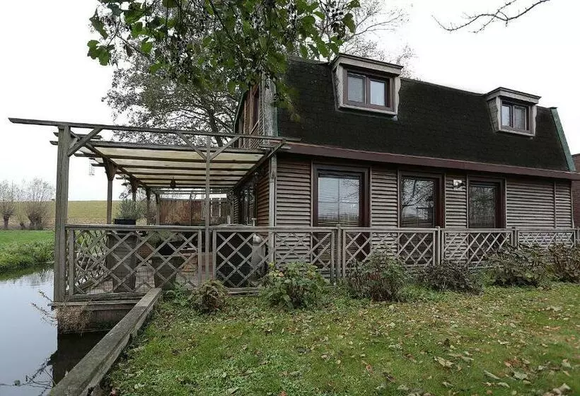 Aamiaismajoitus (B&B) Ons Tuinhuis