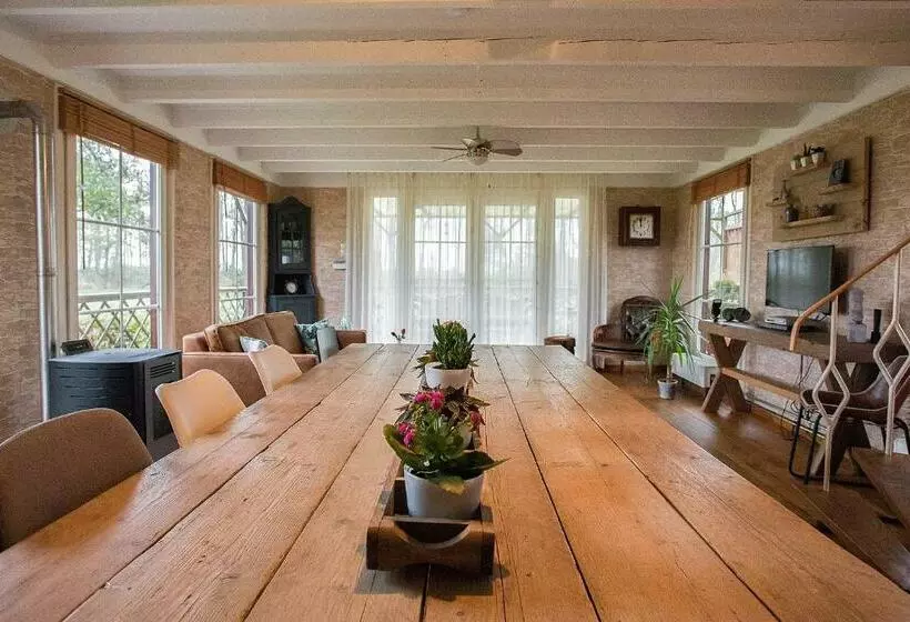 Aamiaismajoitus (B&B) Ons Tuinhuis