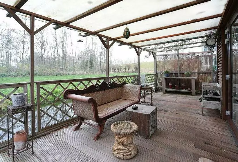 Aamiaismajoitus (B&B) Ons Tuinhuis