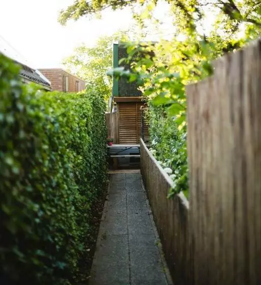 Aamiaismajoitus (B&B) Ons Tuinhuis