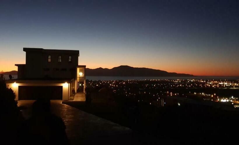 مبيت وإفطار White House