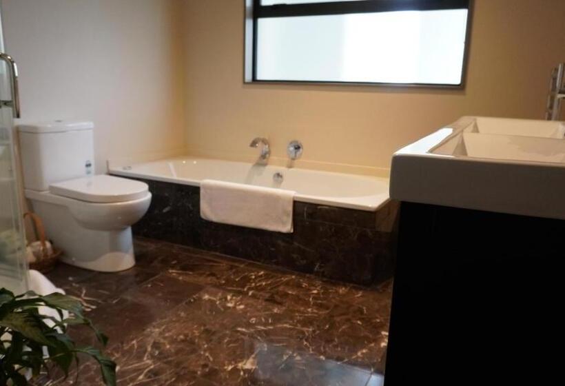 مبيت وإفطار White House