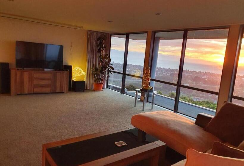 مبيت وإفطار White House