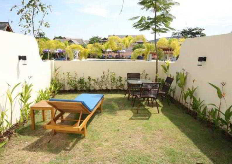 Chalong Beach Hotel & Spa