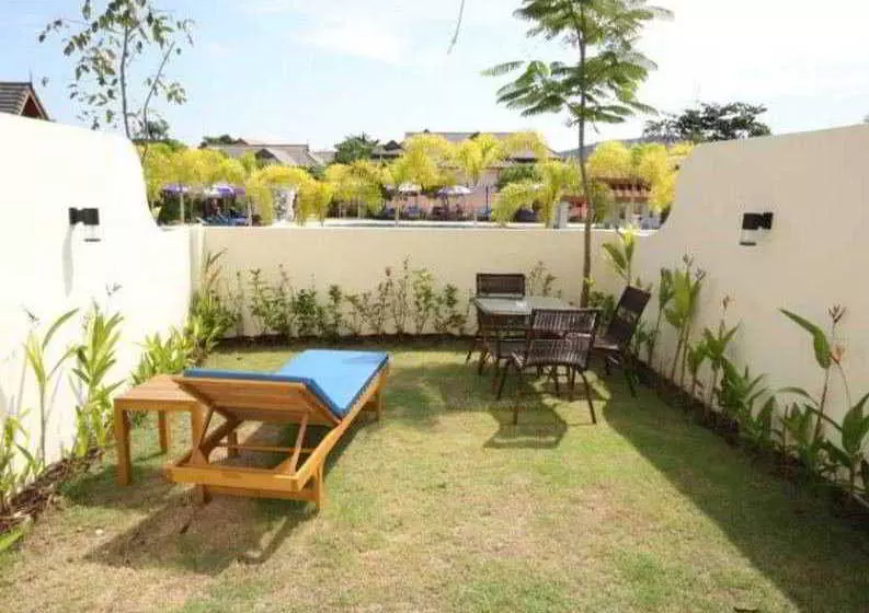 Chalong Beach Hotel & Spa