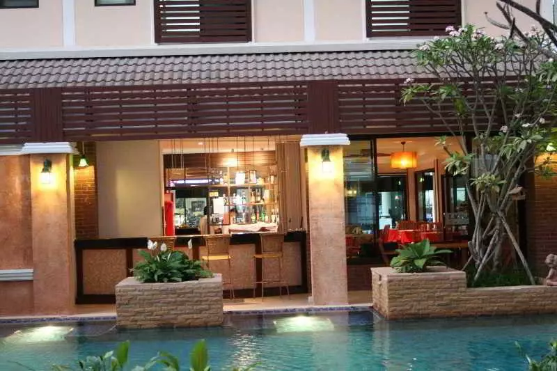 Aiyaree Place Hotel Sha Plus