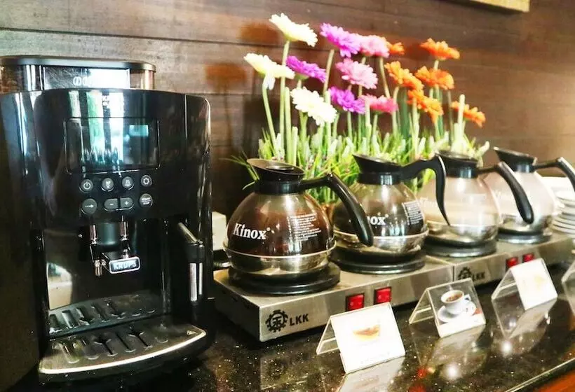 Aiyaree Place Hotel Sha Plus