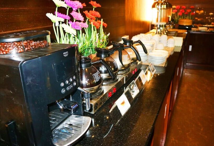 Aiyaree Place Hotel Sha Plus