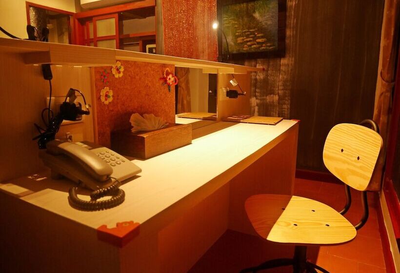 فندق Bangtao Beach Chalet Resort