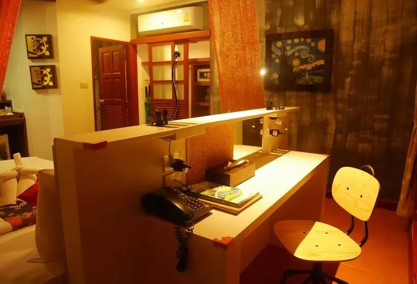 فندق Bangtao Beach Chalet Resort