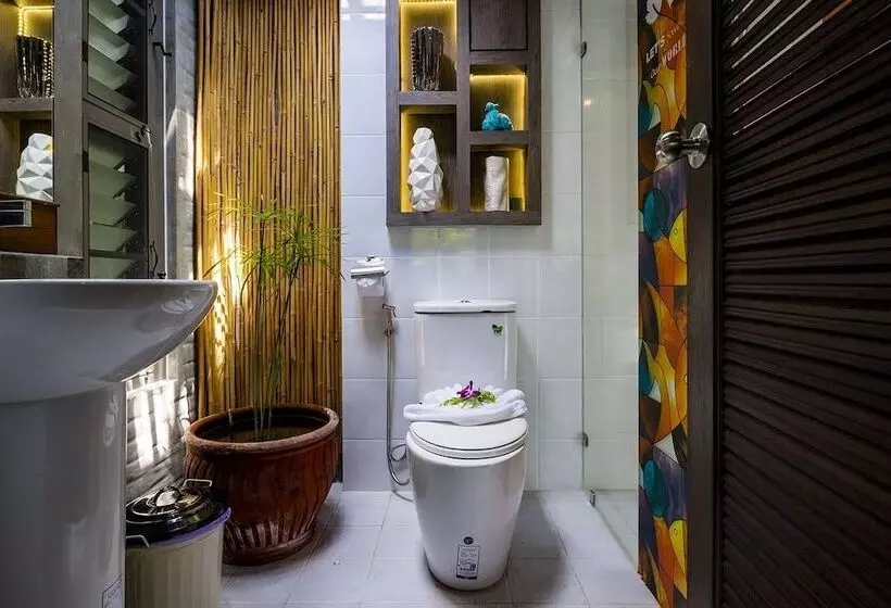 فندق Bangtao Beach Chalet Resort