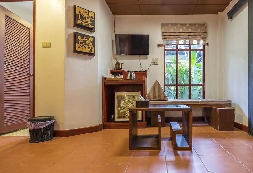 فندق Bangtao Beach Chalet Resort