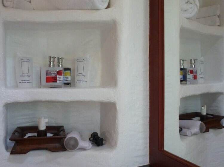 فندق Bangtao Beach Chalet Resort