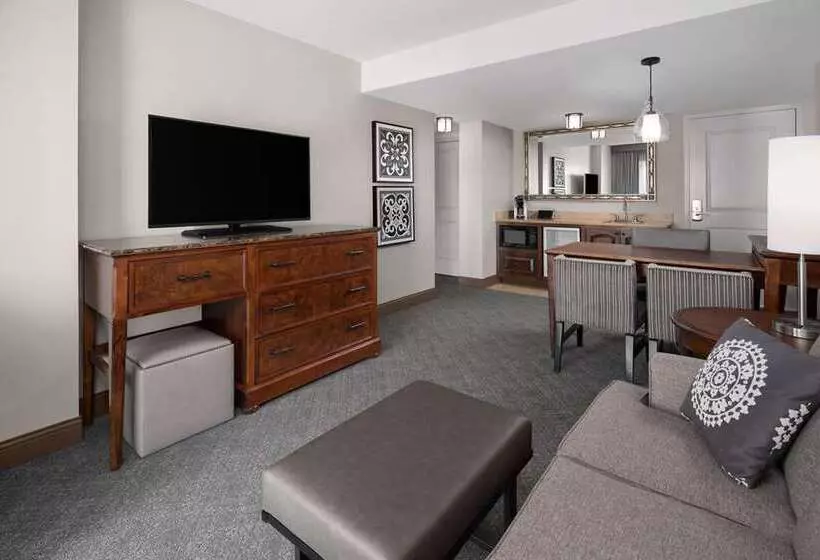 فندق Embassy Suites San Antonio Riverwalk Downtown