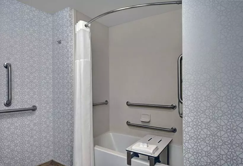 בית מלון כפרי Hampton Inn Bath