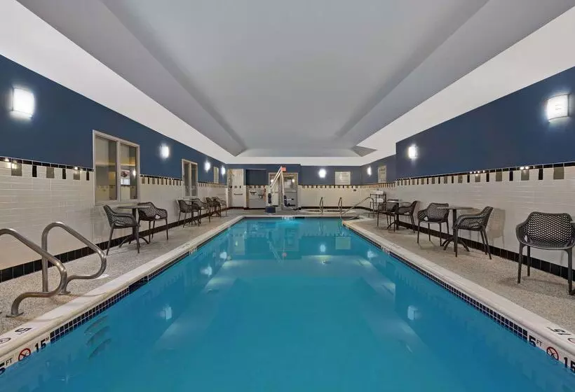 בית מלון כפרי Hampton Inn Bath