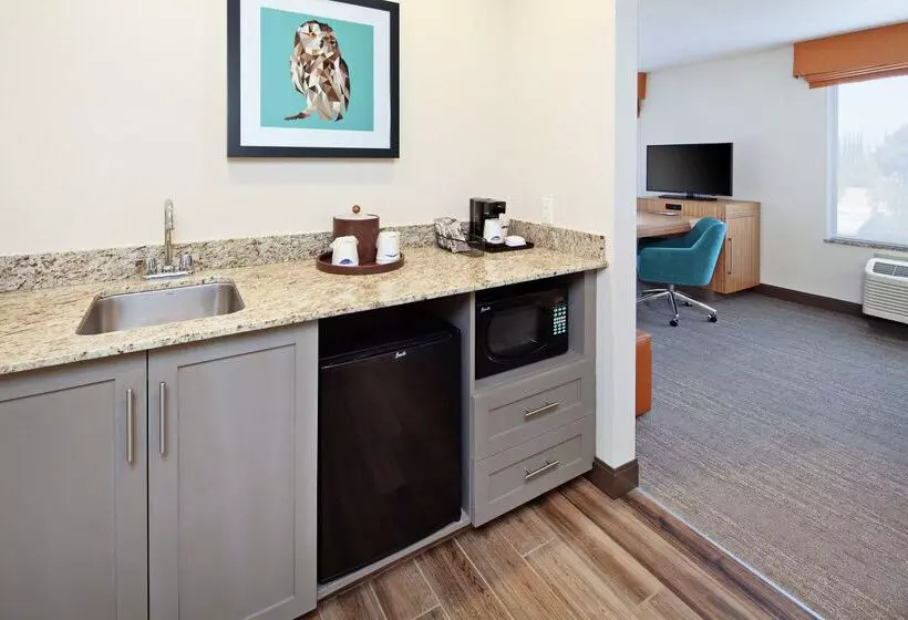 호텔 Hampton Inn & Suites Chino Hills