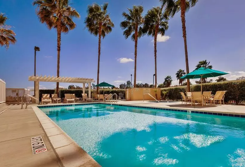 호텔 Hampton Inn & Suites Chino Hills