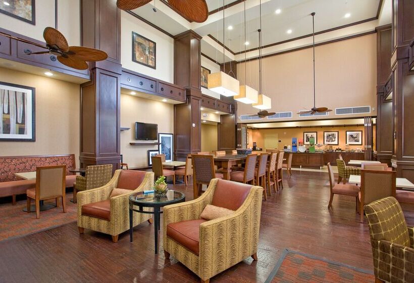 Отель Hampton Inn & Suites New Braunfels