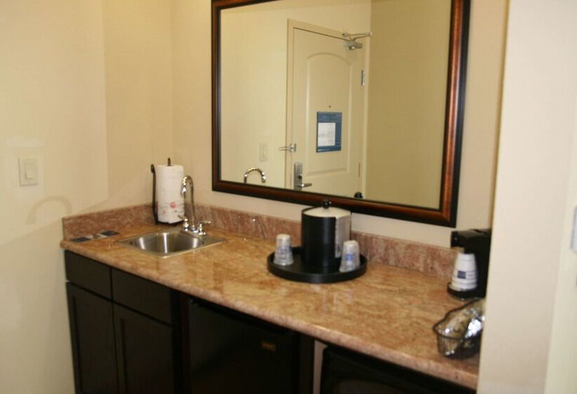 Отель Hampton Inn & Suites New Braunfels