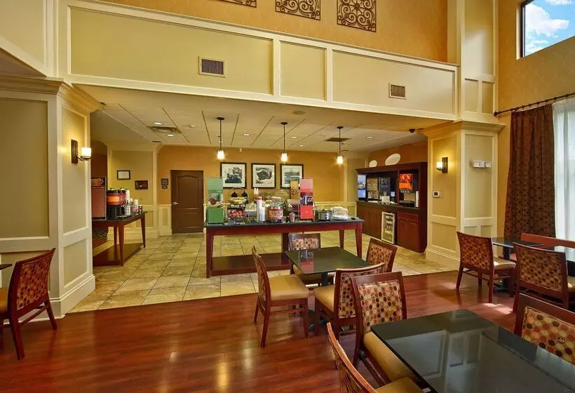 Отель Hampton Inn & Suites Sevierville @ Stadium Drive