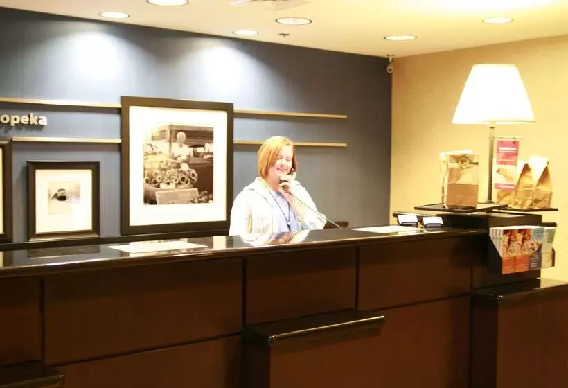 هتل Hampton Inn Topeka