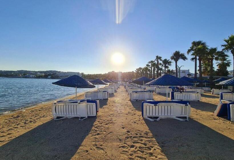 בית מלון כפרי Nagi Beach