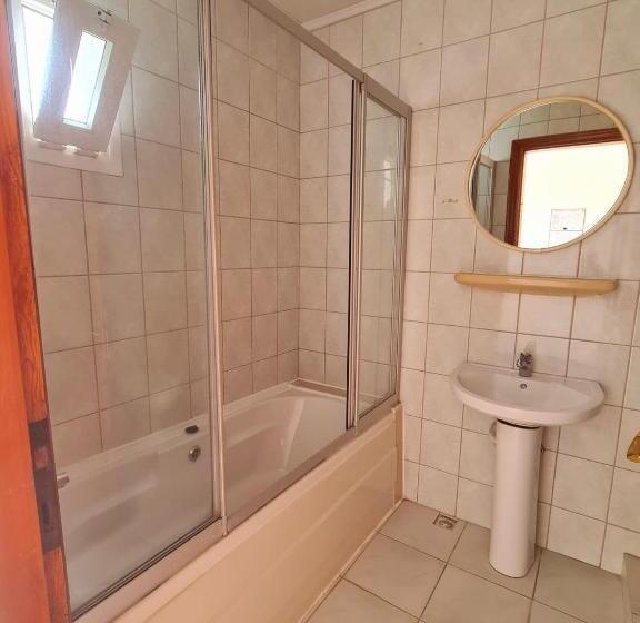 בית מלון כפרי Nagi Beach