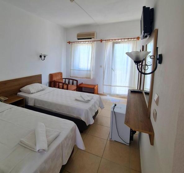 בית מלון כפרי Nagi Beach