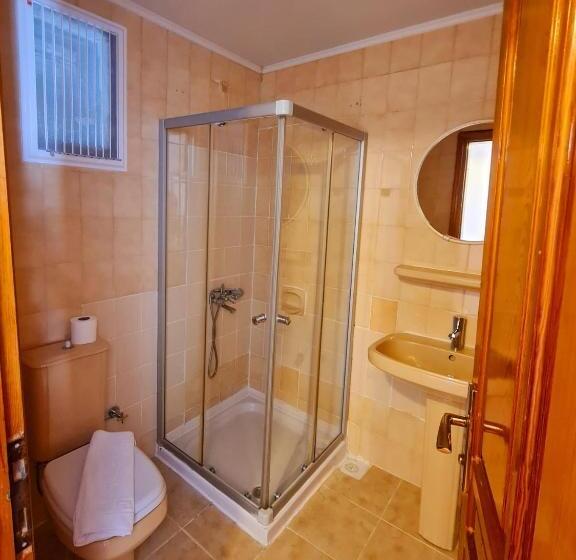 בית מלון כפרי Nagi Beach