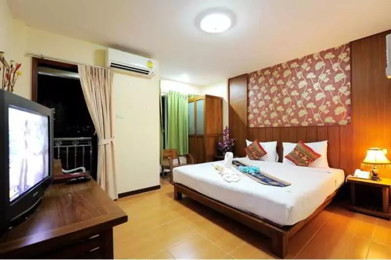 酒店 NNC Patong Inn