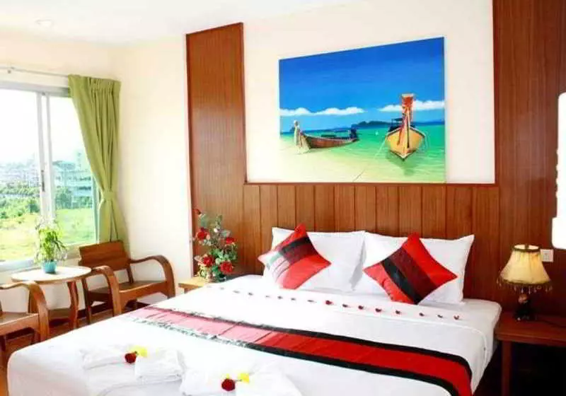 酒店 NNC Patong Inn