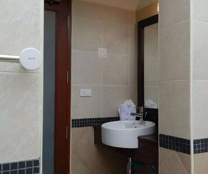 בית מלון כפרי Promtsuk Buri