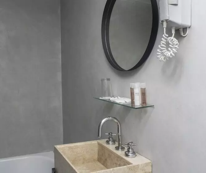 ホテル Rochester M