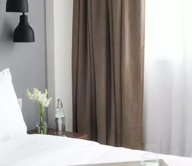 ホテル Rochester M