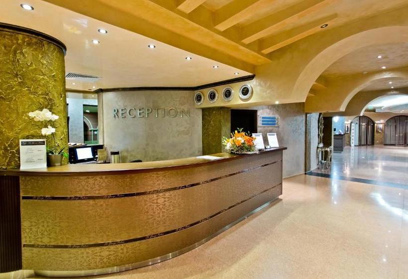 فندق Saint George Palace