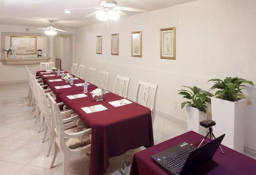 Отель & Suites Quinta Magna