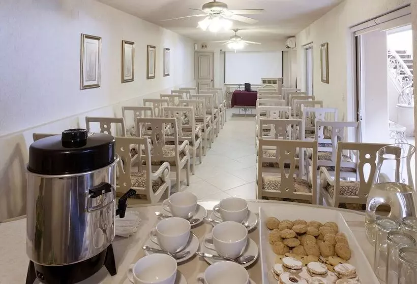 Отель & Suites Quinta Magna